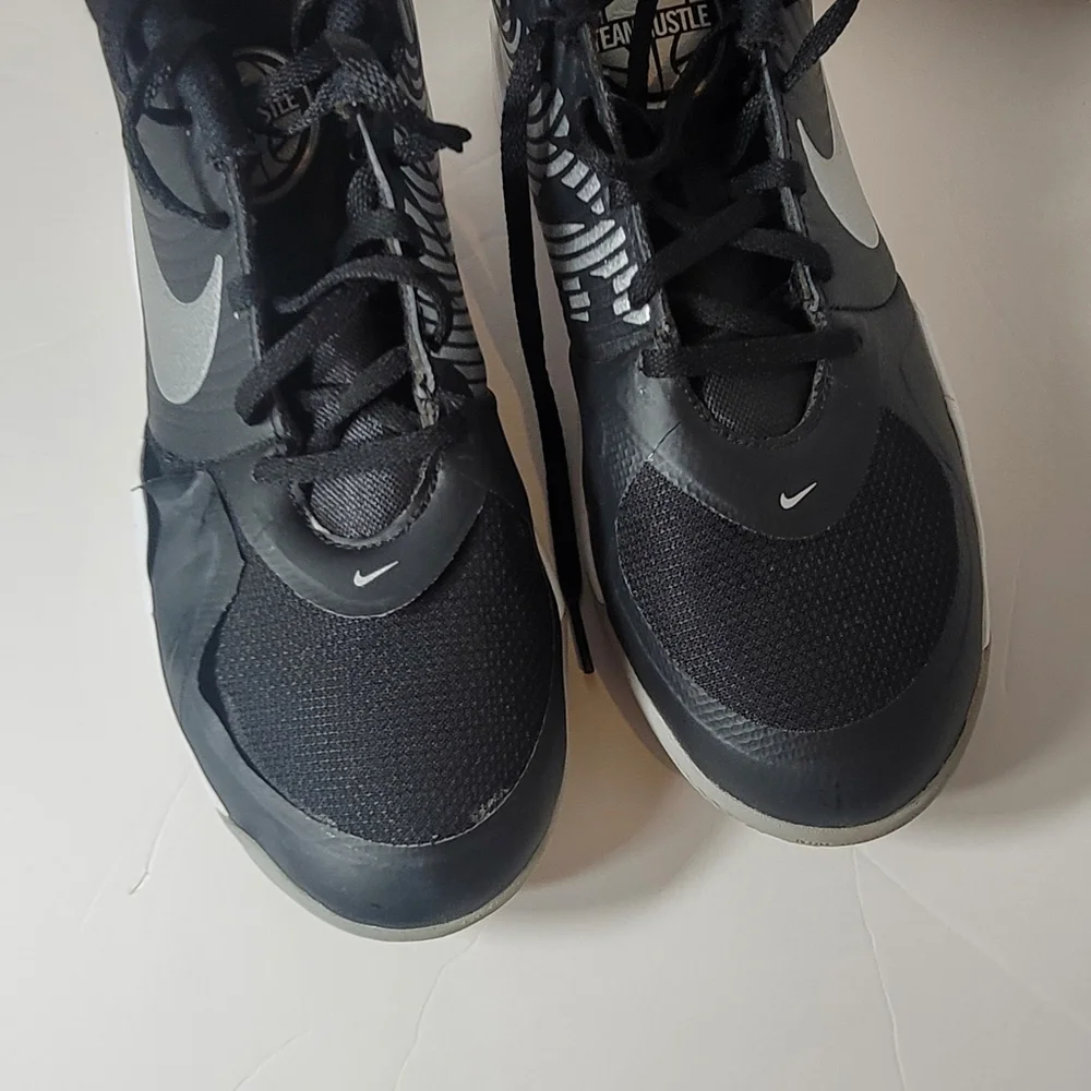 Youth Size 6.5 Nike TeamHustle Sneakers